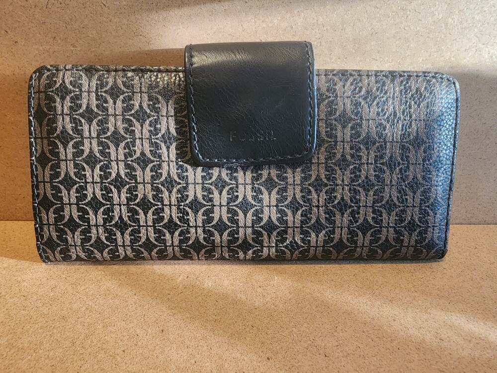 Fossil Madison Clutch Wallet with Monogram Pattern